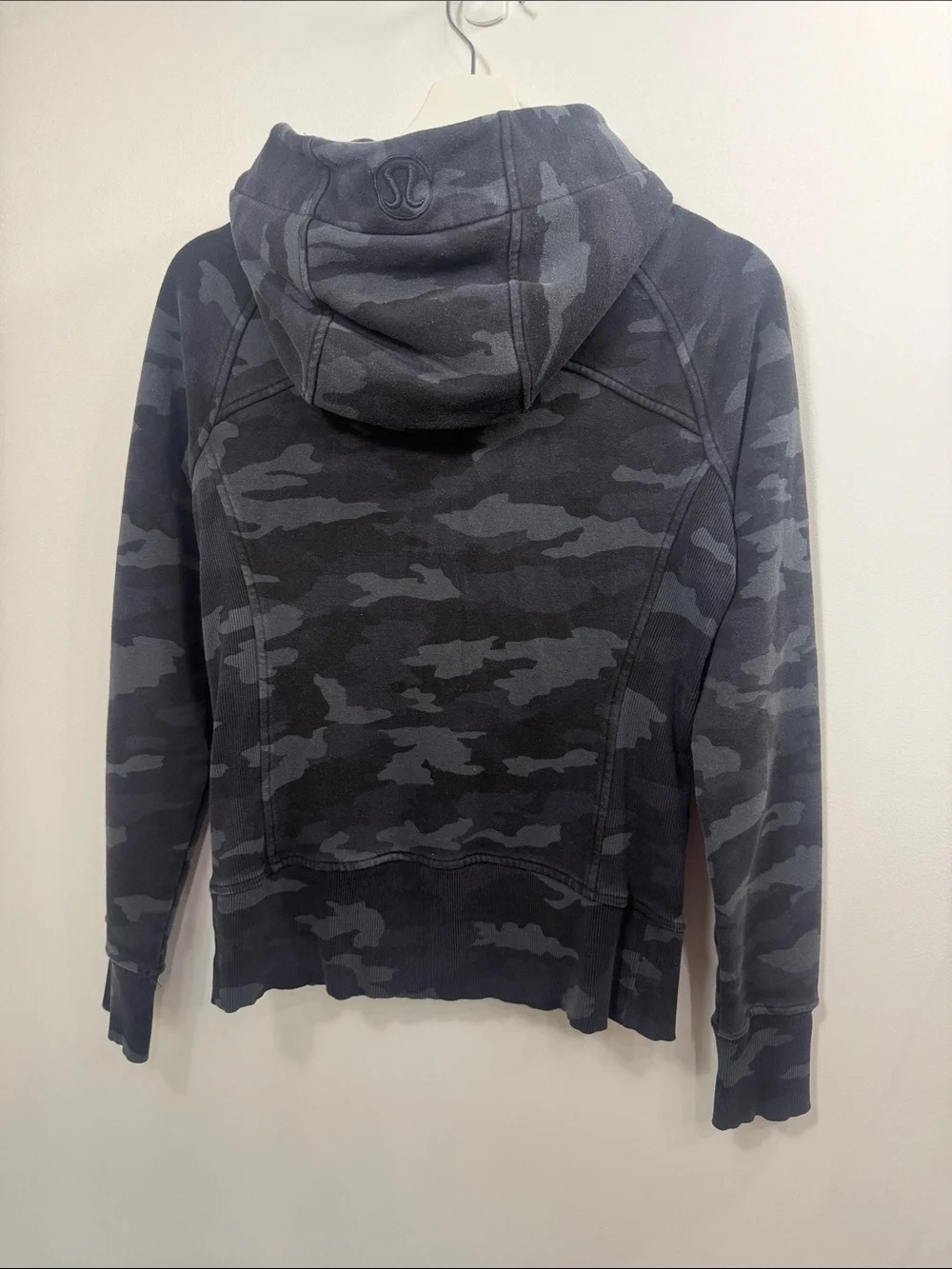 Lululemon scuba hoodie full zip camo print size 6